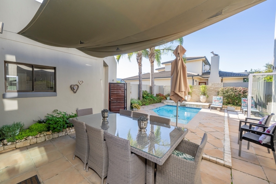 4 Bedroom Property for Sale in Graanendal Western Cape